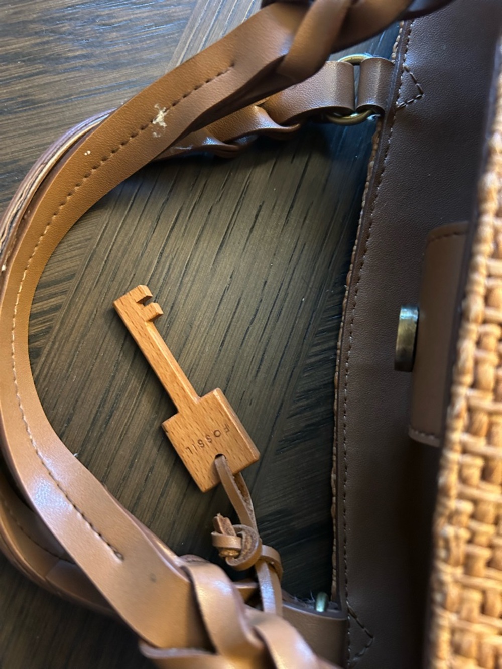 Fossil Tan Woven Shoulder Bag with Leather Handles wooden key charm - Picture 12 of 13